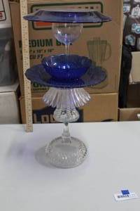 lot 268 image: Handmade patio bird feeder