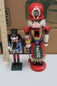 lot 279 image: Nutcrackers