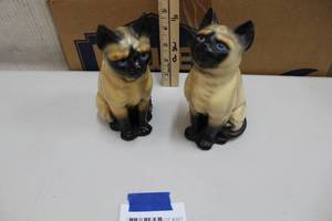 lot 301 image: Porcelain cats