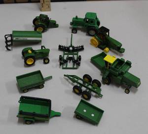 lot 305 image: Small John Deere tractors mixed lot see all pictures