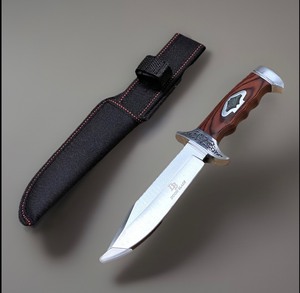 lot 4 image: NEW Doom Blade Wooden Handle High Hardness Fixed Blade Knife