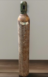 lot 13 image: Large Bottle of Argon Gas