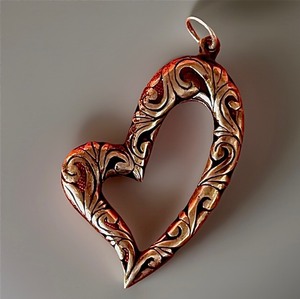 lot 18 image: Vintage Sterling Silver Scroll Heart PendantCharm
