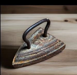 lot 28 image: Antique Small #2 SAD Iron