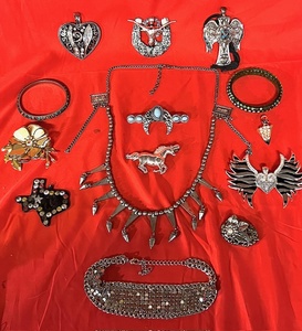 lot 78 image: Huge Lot of Serious Bling