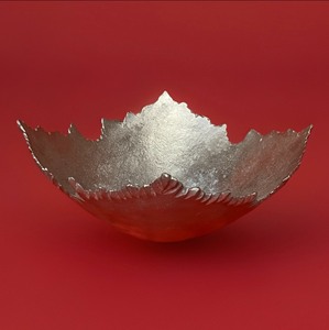 lot 107 image: Vintage Cast Aluminum Torn Edge Design CenterpieceServing Bowl Made in India