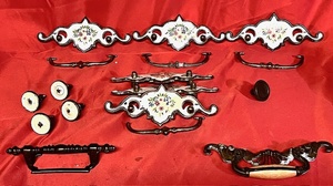 lot 109 image: Assortment Of AntiqueVintage Drawer Pulls