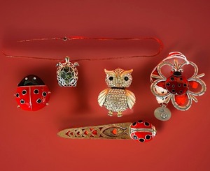 lot 114 image: Silver Plated Faux AbaloneShell Sea Turtle Pendant on Necklace, Owl Pendant, &amp Lady Bug Jewelry