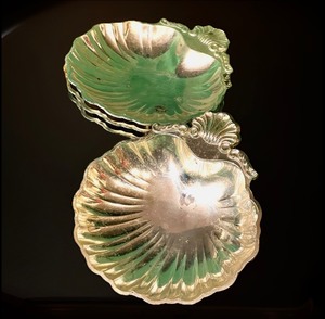 lot 116 image: Four (4) 7 Silver-plate Shell Soap Dishes by Raimond&nbsp