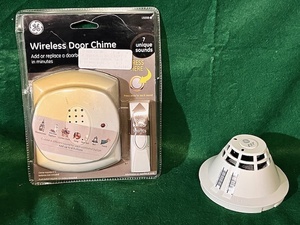 lot 94 image: GE Wireless Door Chime &amp EST FireSmoke Alarm WIntelligent Photo Detector&nbsp