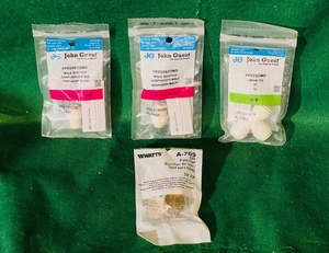 lot 95 image: Three (3) John Guest Push-Fit Plumbing Fittings &amp One (1) Watts 38 Pipe Cap