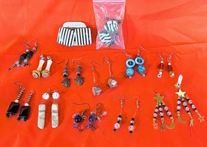 lot 134 image: Assorted Lot of Interesting Earrings