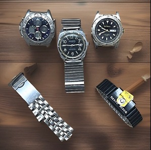lot 136 image: Three (3) Vintage Divers Watches - Including Bum Equipment, Benrus, &amp a 17 Jewel Sheraton
