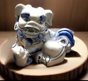 lot 42 image: Vintage Blue White Porcelain Chinese Foo Dog Ball Figurine Statue Chinoiserie