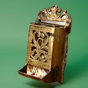 lot 142 image: Antique Cast Iron Match Safe