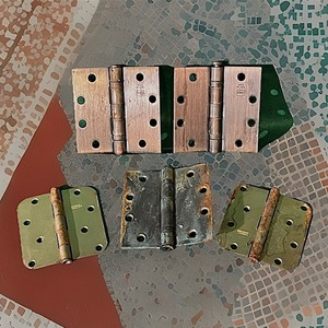 lot 145 image: Five (5) Heavy Duty Door Hinges