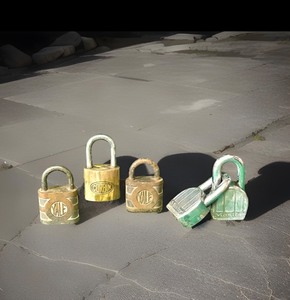 lot 168 image: Five (5) Vintage Locks - Including Yale &amp Master