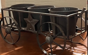 lot 210 image: Texas Star Wagon Planter