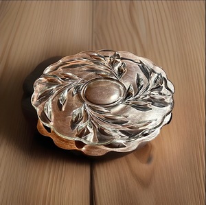 lot 212 image: Vintage 17 WillowOleander Indiana Glass Platter