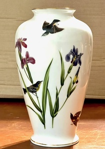 lot 213 image: Andrea by Sadek Iris and Song Birds Exquisite Porcelain 11.25 Vase