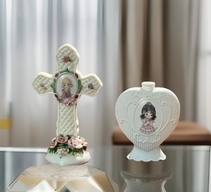 lot 218 image: 1999 Enesco Precious Moments Angel With Face in Hands &amp Quinceanera Perfume Bottle