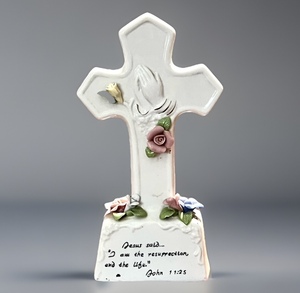 lot 219 image: Vintage White Porcelain Cross with Praying Hands and Delicate Flowers&nbsp