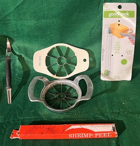 lot 272 image: Vintage Westmark Divisorex Apple-Pear SlicerCorer Made in W. Germany, Good Cook Cheese Slicer, William-Sonoma Shrimp Peel, &amp Cooks Club Apple-Pear SlicerCorer