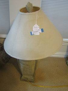 lot 37 image: basket weave table lamp with shade