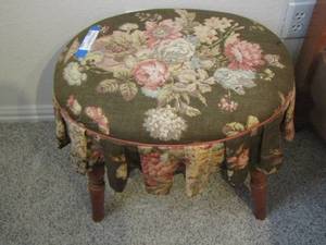 lot 100 image: Floral design padded stool