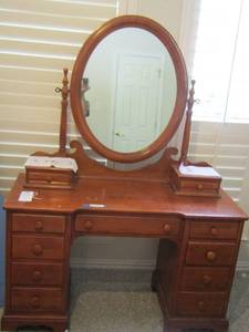 lot 20 image: WILLET GOLDEN BERYL MAPLE VANITY W OVAL MIRROR  11 DRAWERS IN TOTAL  Dimensions are 48W x 19D. 29to Desk top. From desk to top of Mirror 35. -  195060S VERY NICE