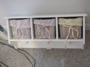 lot 130 image: 3 storage bin hanging shelf with 3 wicker baskets