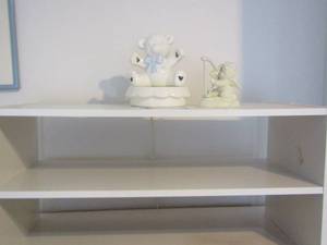 lot 16 image: bear night light, small baby angel and a white 2 tier shelf