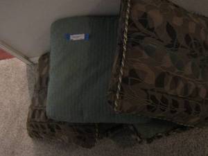 lot 73 image: throw pillows