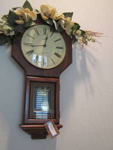 lot 4 image: Ethan Allen wooden wall clock