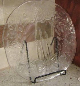 lot 80 image: Christmas platter on stand