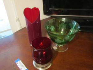 lot 82 image: heart shape vase, green bowl on stand, red cup