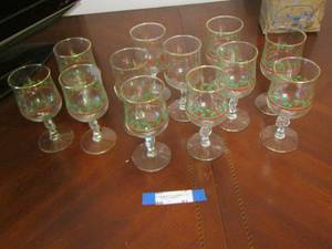 lot 81 image: Christmas wine glasses  Qty 12