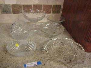 lot 85 image: vase, bowls, platter, and more