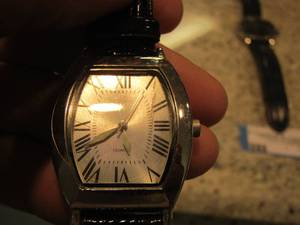 lot 50 image: Quartz womens watch