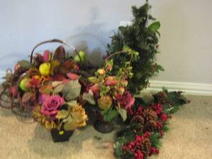 lot 132 image: floral dcor