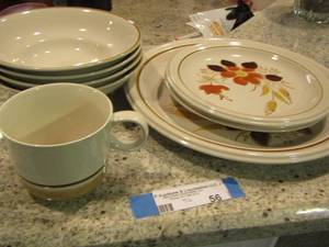 lot 56 image: Stone Harvest 4 bowls, 1 coffee cup, 2 saucer,2 dinner plates