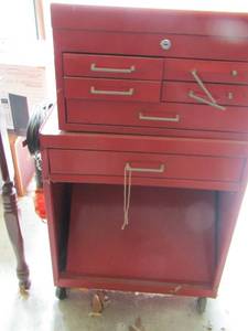 lot 27 image: red rolling tool box doesn�t have keys handles are lose, has workshop light on the side