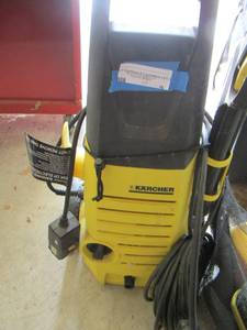 lot 2 image: Karcher power washer comes with hoses, brushes and sponge