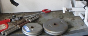 lot 136 image: weights, steering wheel lock, and more