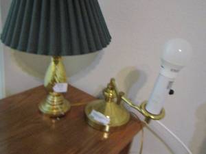 lot 190 image: Small table lamps  QTY 2