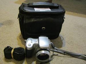 lot 196 image: Kodak EASY SHARE Camera with camera bag