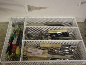 lot 207 image: Silverware organizer, with silverware