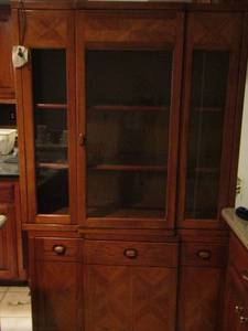 lot 211 image: BEAUTIFUL  HUTCH  2 PICES - APPROX  1FT TALL, WIDTH - 70 INCHES,  14 D,  VERY NICE PIECE