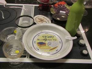 lot 212 image: blueberry pie plate, pie plate, small bowls