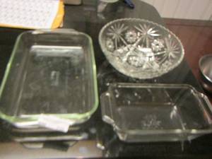 lot 220 image: 2 Pyrex oblong casserole dishes and crystal bowl
